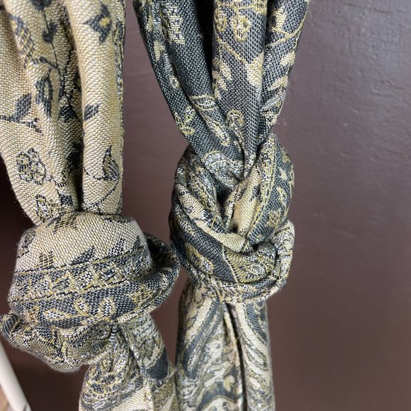 Handmade Cambodian woven silk scarf - Picture 3 of 3